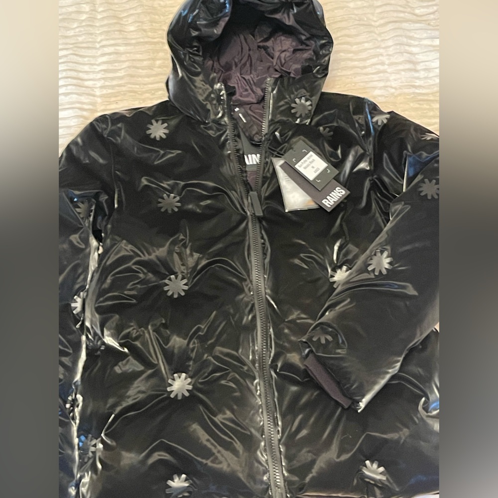RAINS - The Sun Puffer  Jacket in Metallic Black- Size Medium. NWT